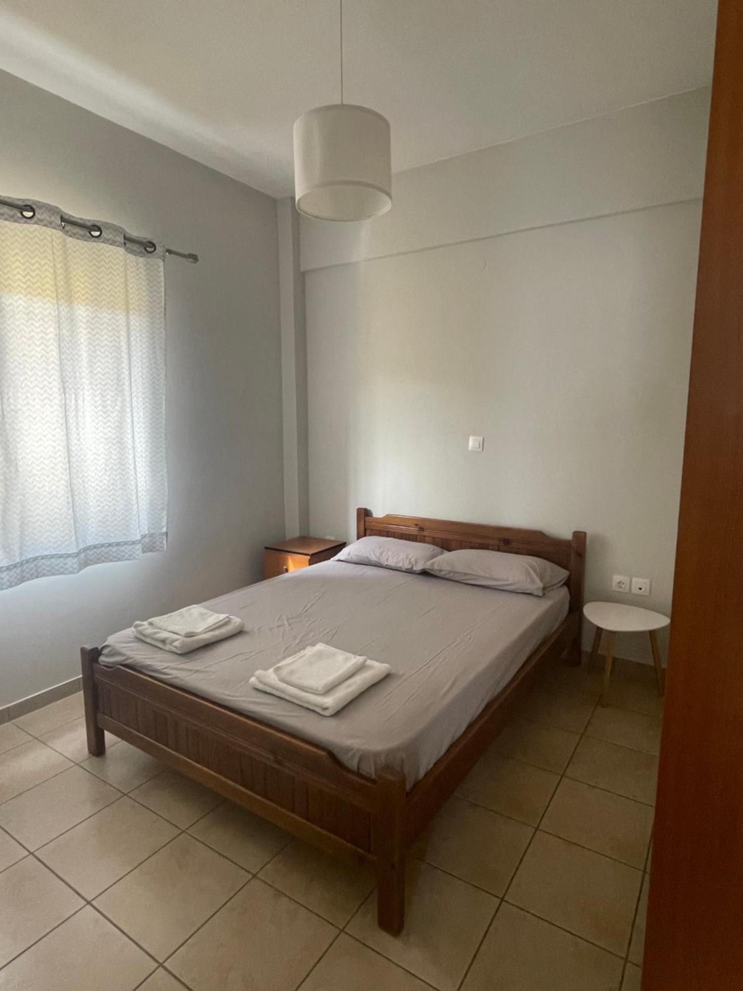 Peroulia Apartments Kómboi Dış mekan fotoğraf