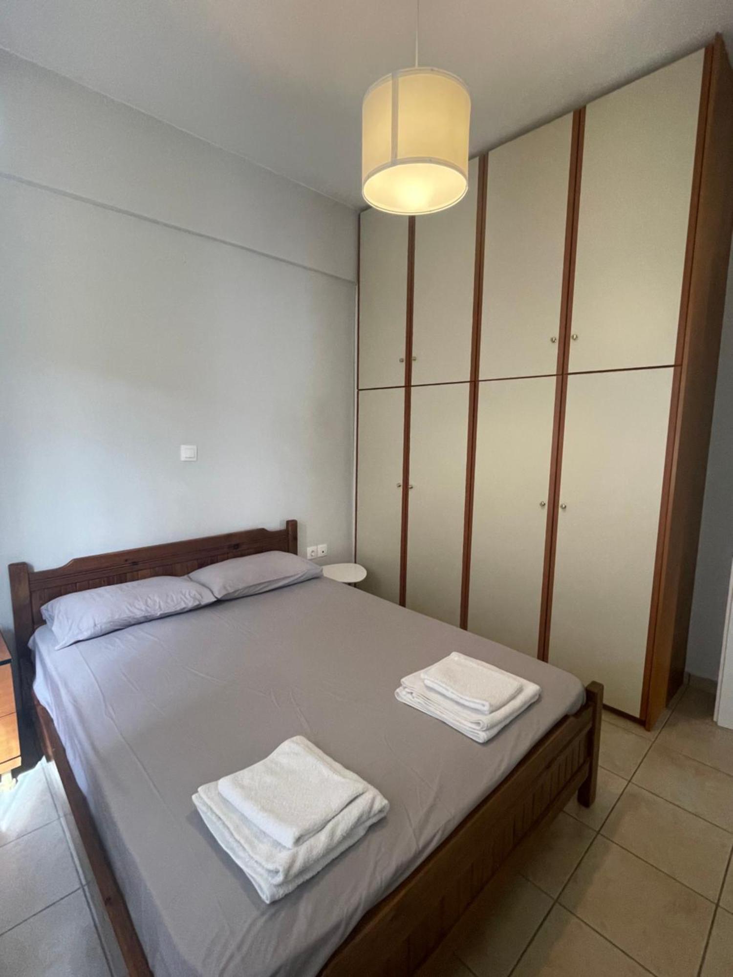 Peroulia Apartments Kómboi Dış mekan fotoğraf