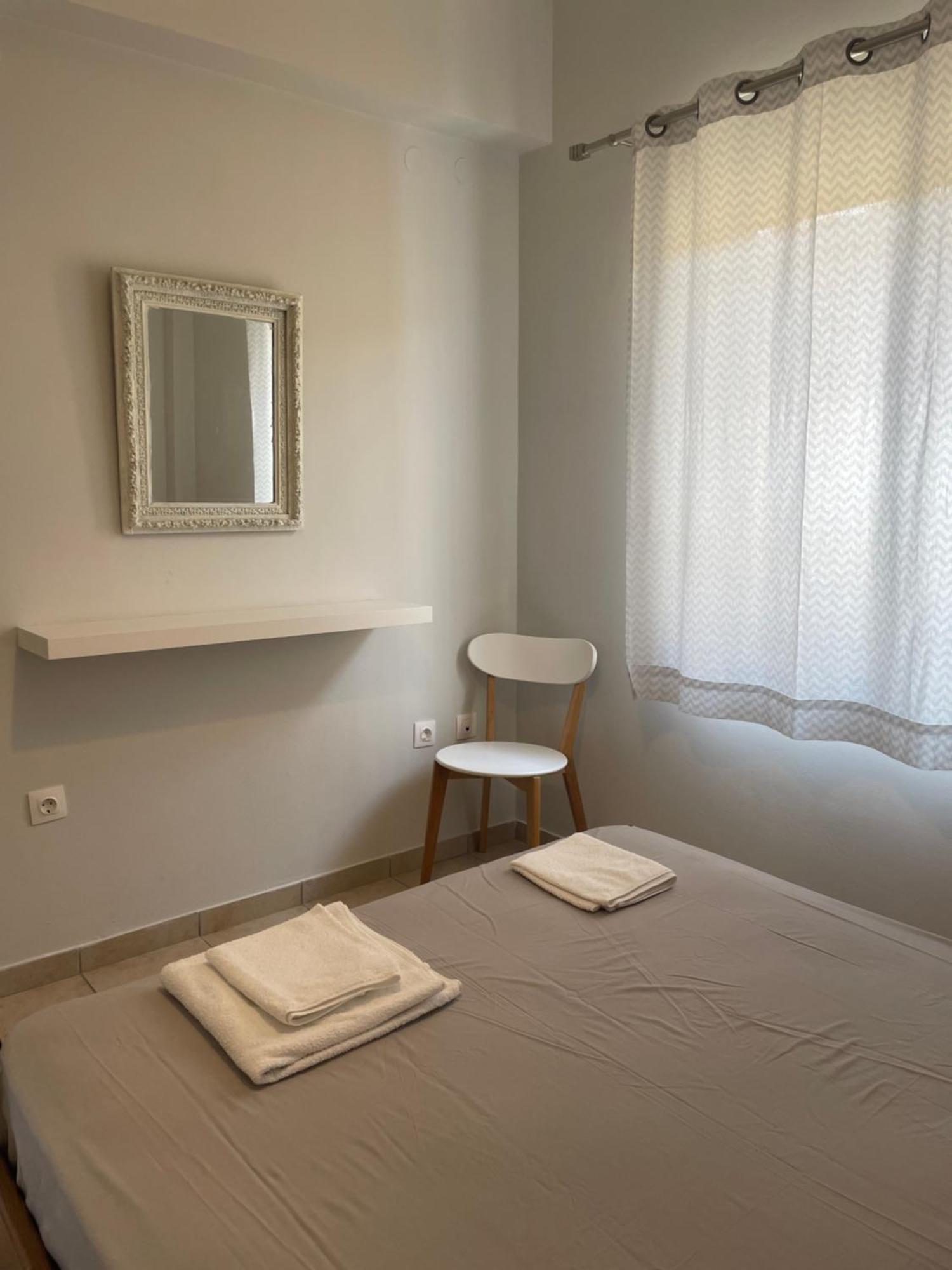 Peroulia Apartments Kómboi Dış mekan fotoğraf