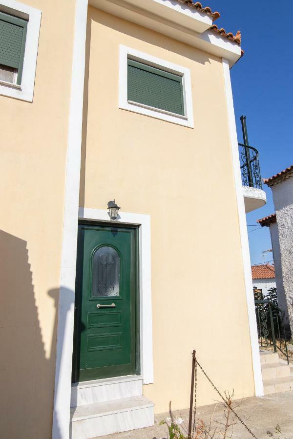 Peroulia Apartments Kómboi Dış mekan fotoğraf